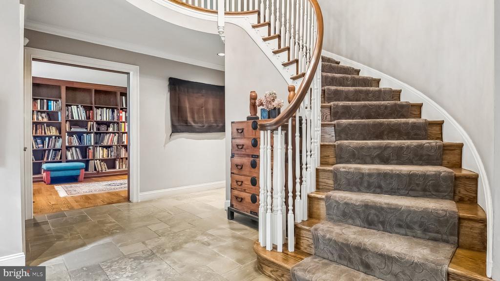 801 N WOODBINE AVENUE