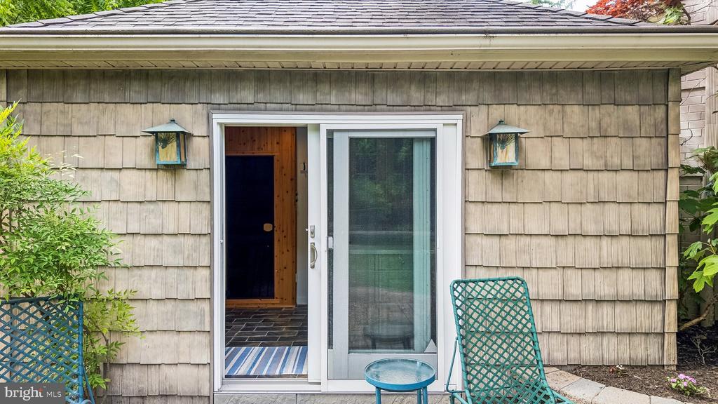 801 N WOODBINE AVENUE