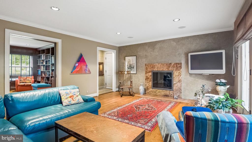 801 N WOODBINE AVENUE
