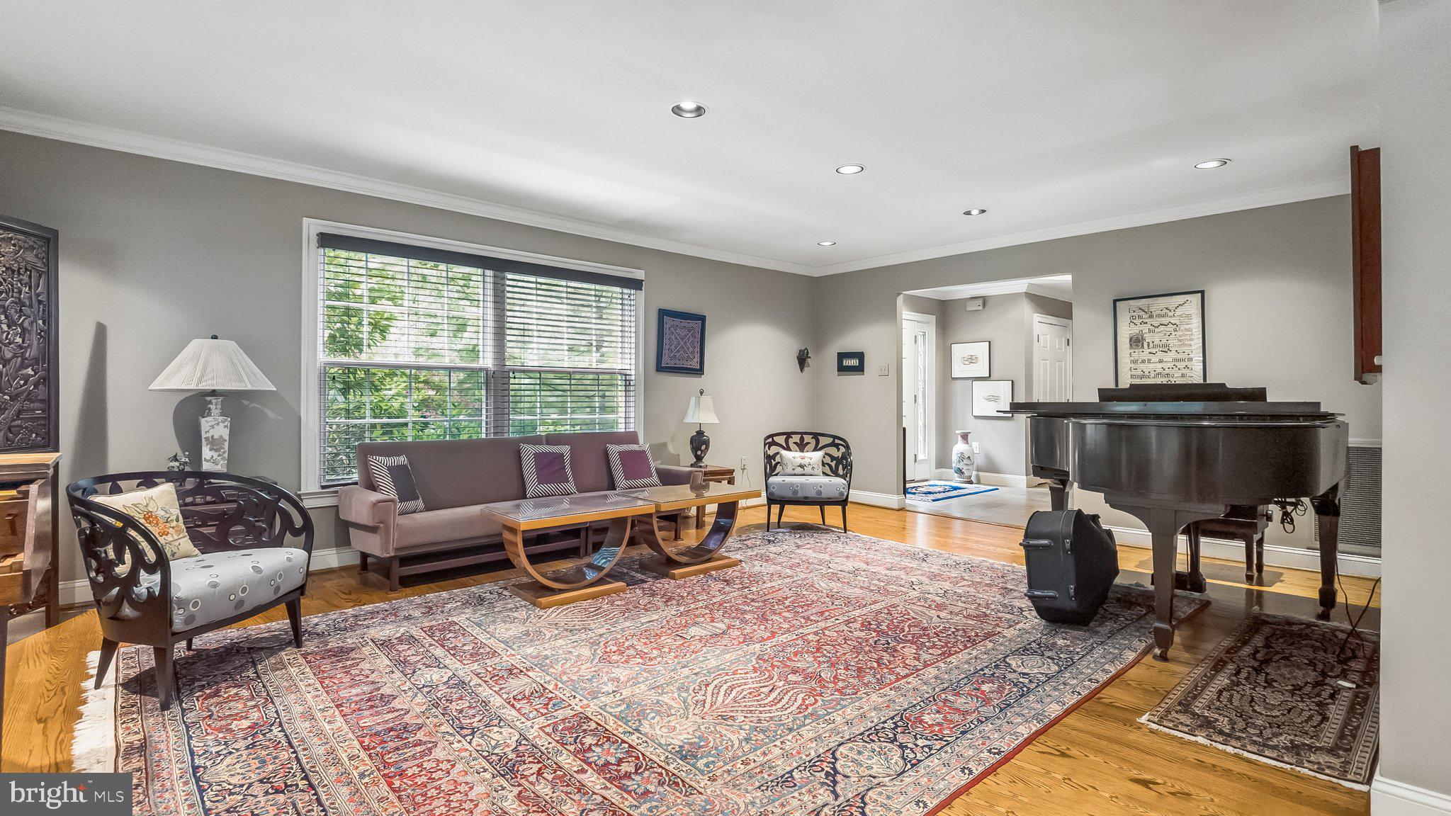 801 N WOODBINE AVENUE