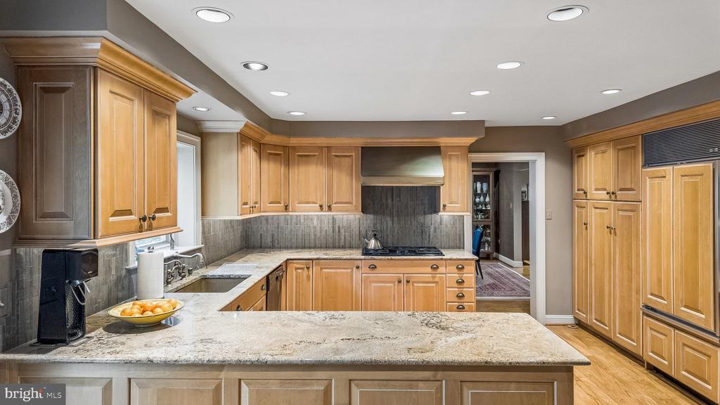 801 N WOODBINE AVENUE