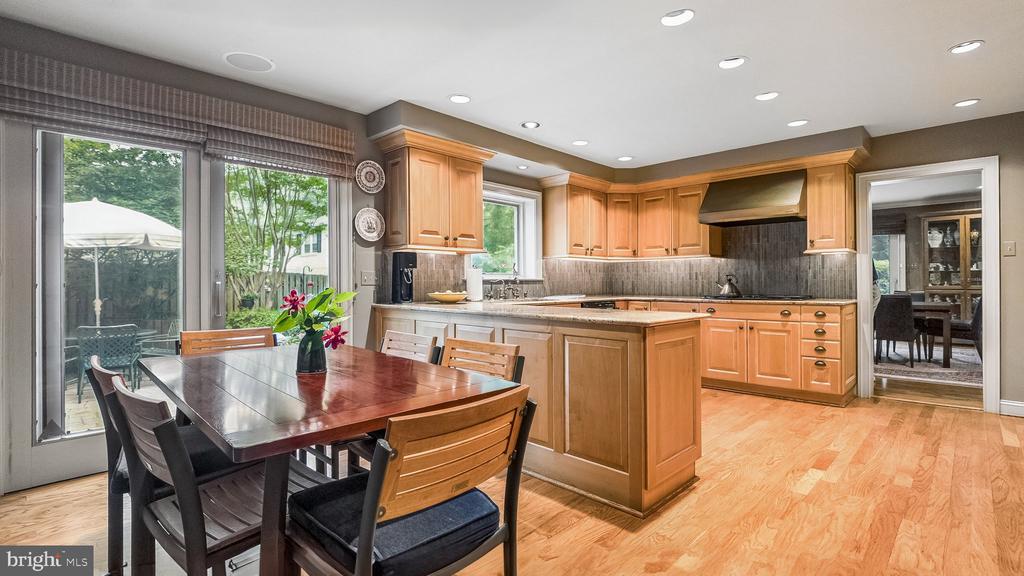 801 N WOODBINE AVENUE