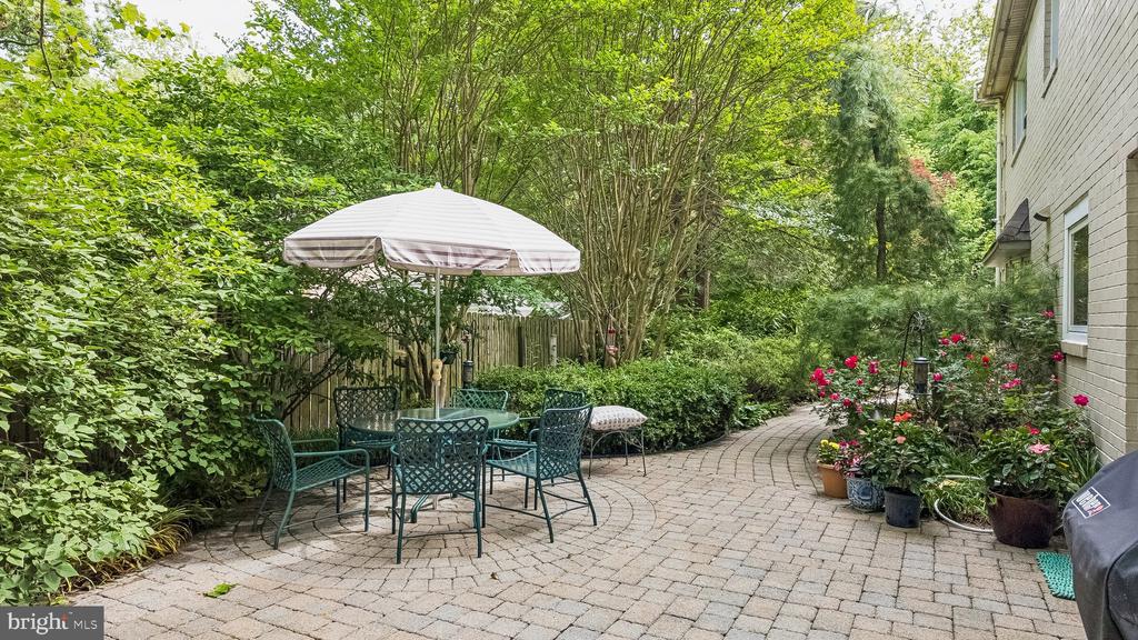 801 N WOODBINE AVENUE