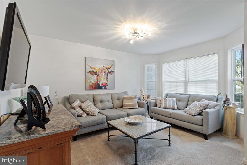 220 PRIMROSE LANE