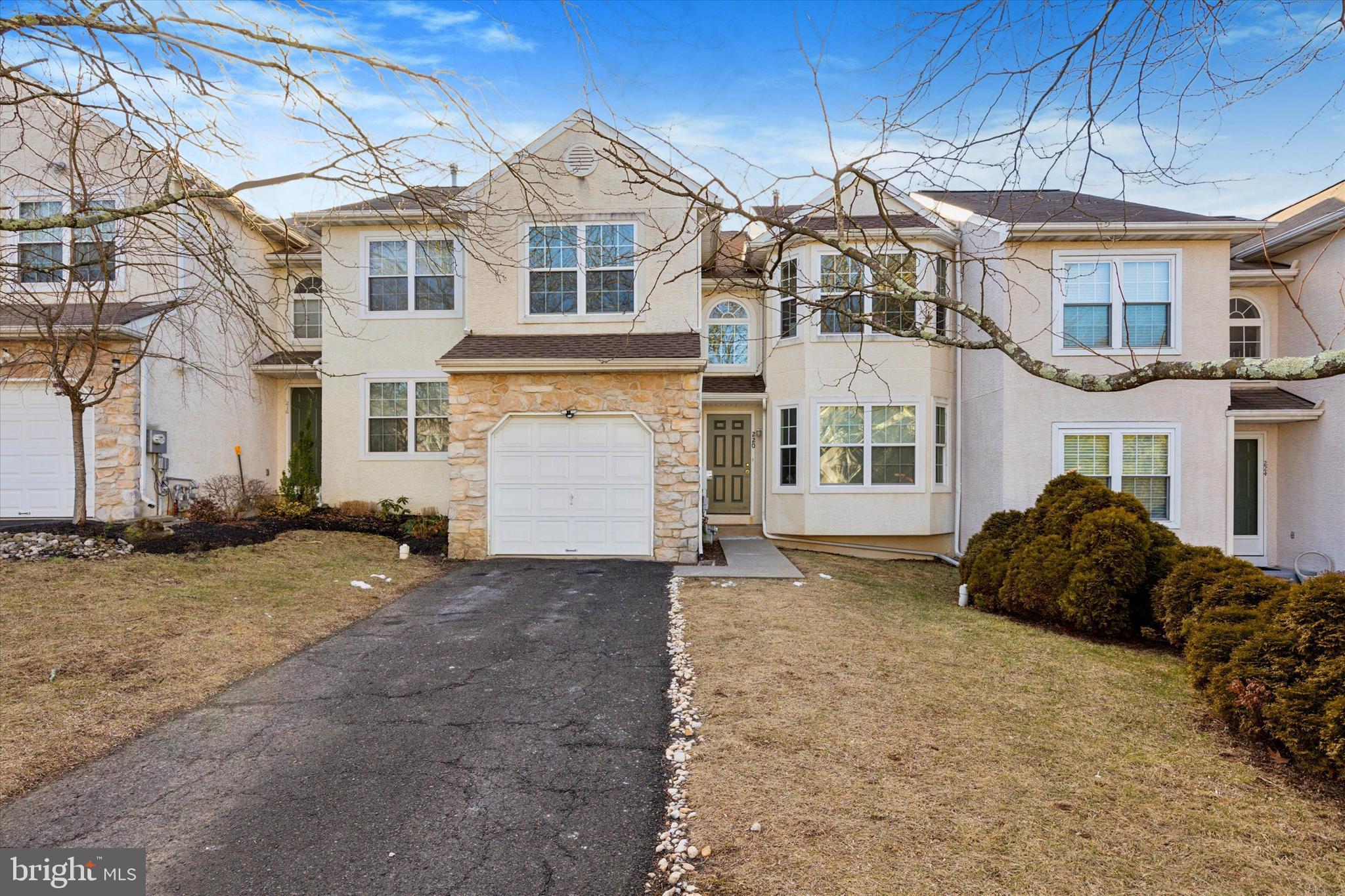 220 PRIMROSE LANE