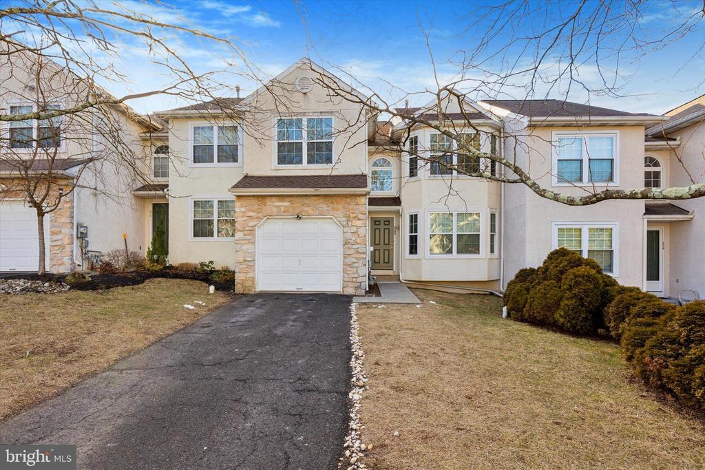 220 PRIMROSE LANE