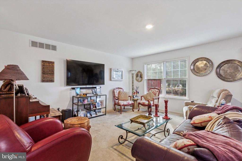 220 PRIMROSE LANE