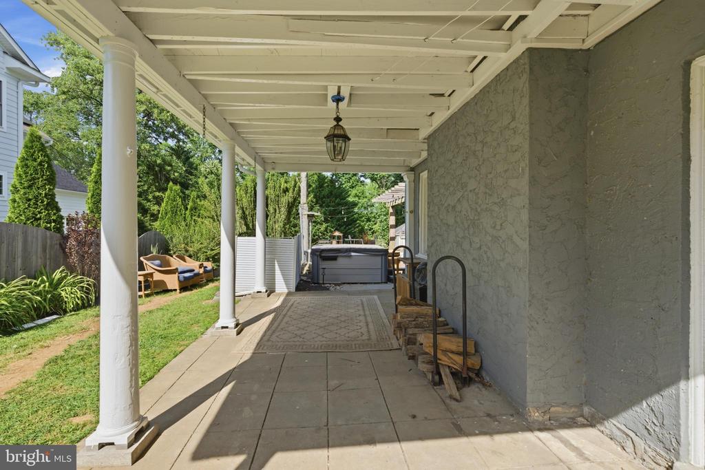 1427 ORCHARD WAY