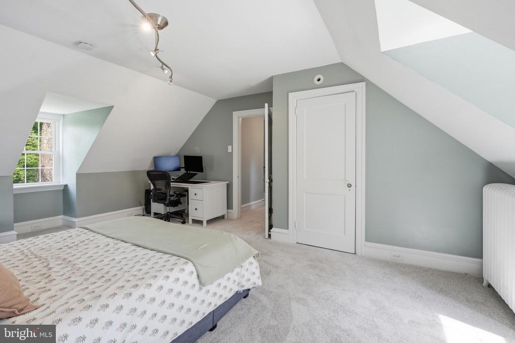 1427 ORCHARD WAY