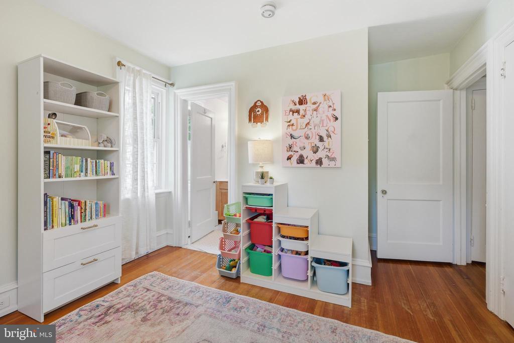 1427 ORCHARD WAY
