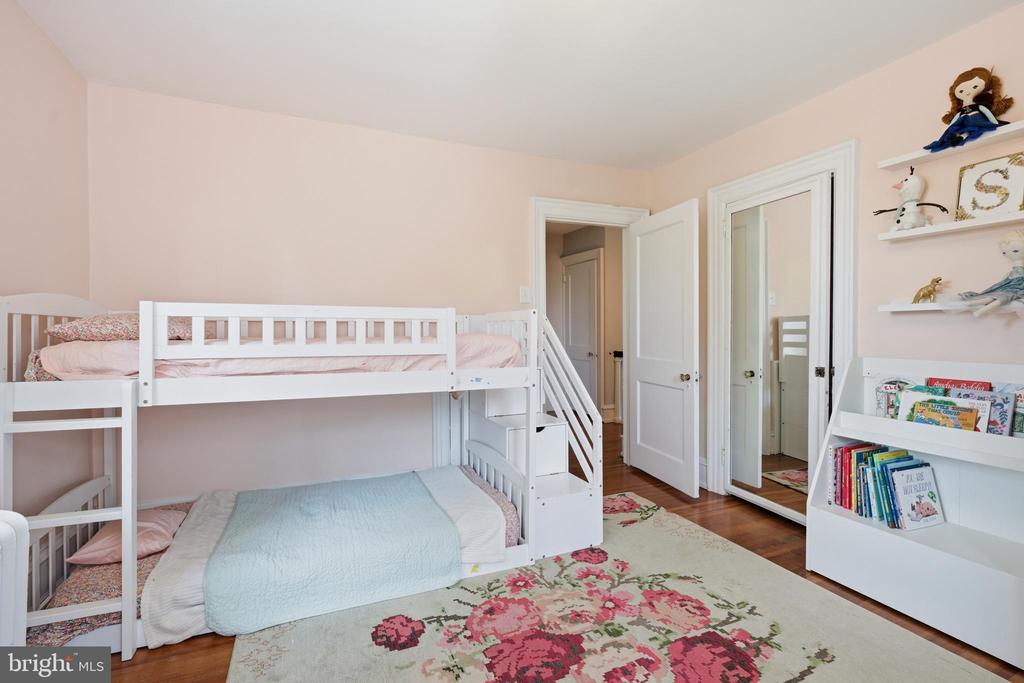 1427 ORCHARD WAY