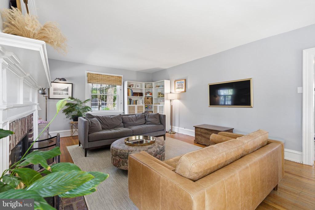 1427 ORCHARD WAY