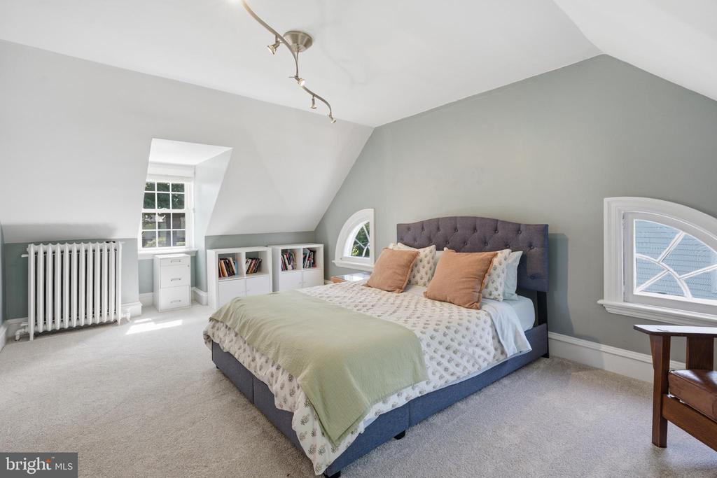 1427 ORCHARD WAY