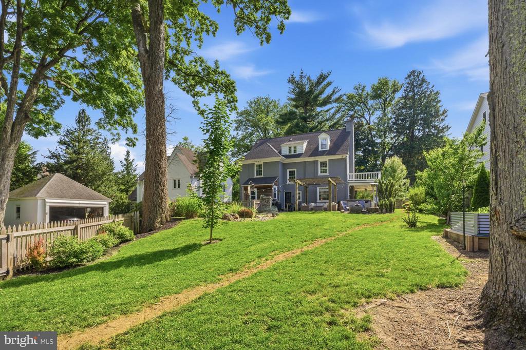 1427 ORCHARD WAY