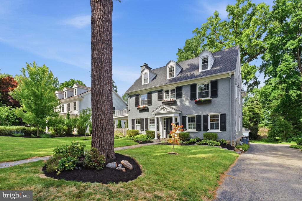 1427 ORCHARD WAY