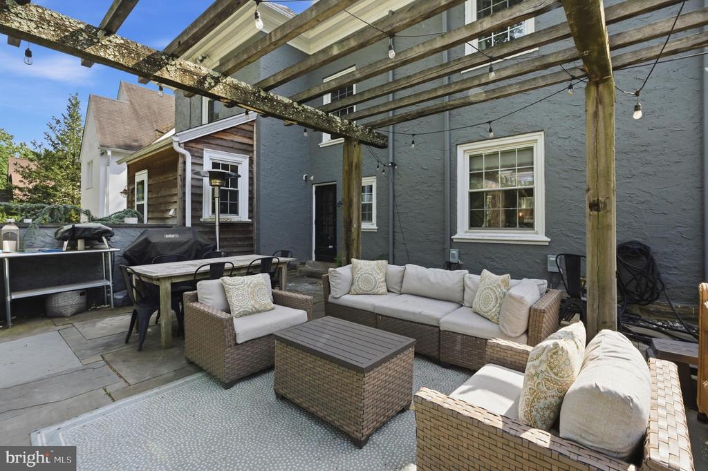 1427 ORCHARD WAY