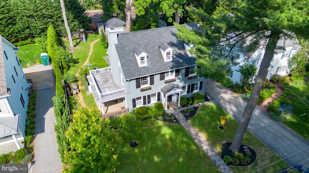 1427 ORCHARD WAY