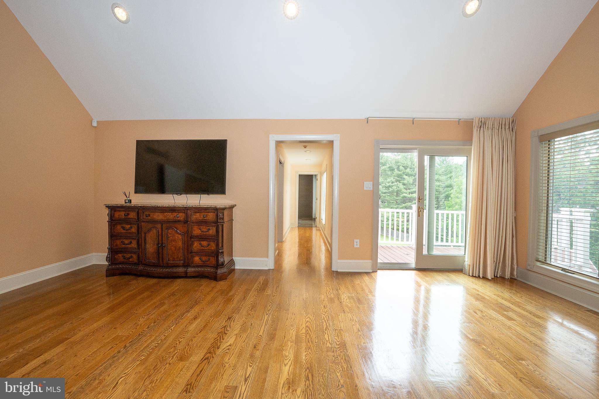 1041 HERKNESS DRIVE