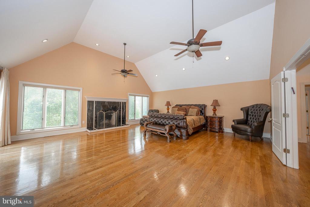 1041 HERKNESS DRIVE