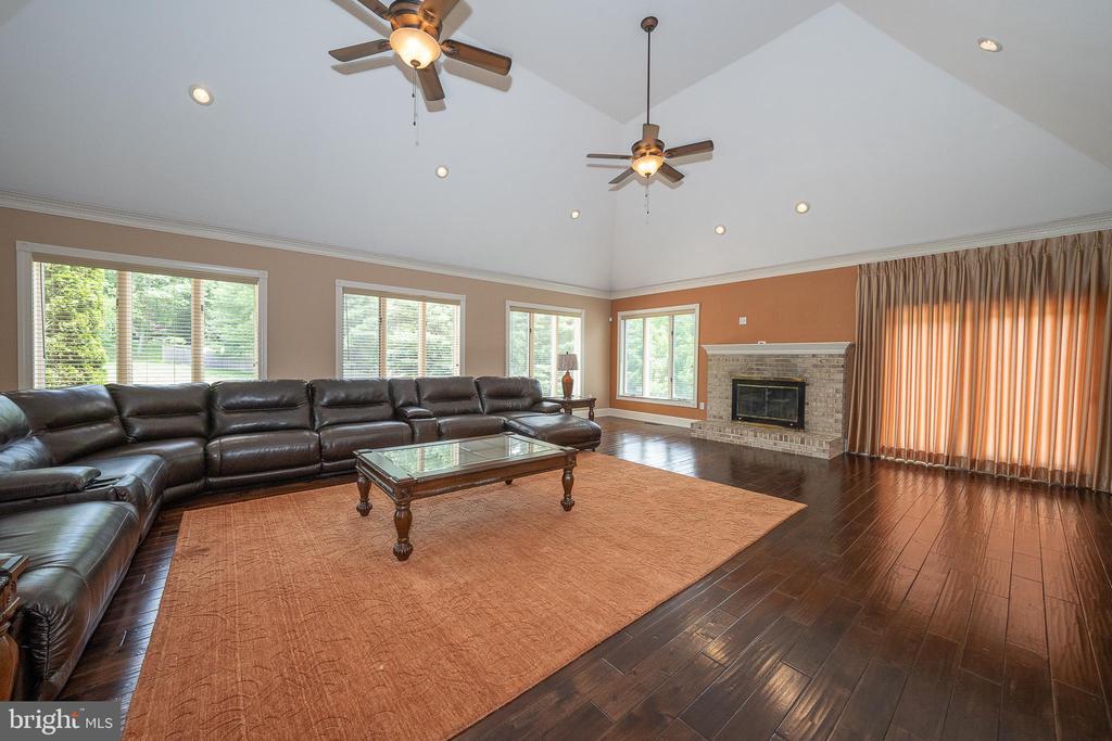 1041 HERKNESS DRIVE
