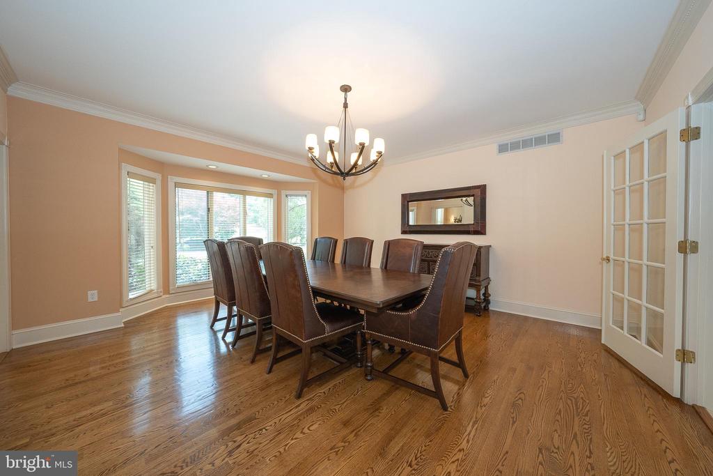 1041 HERKNESS DRIVE
