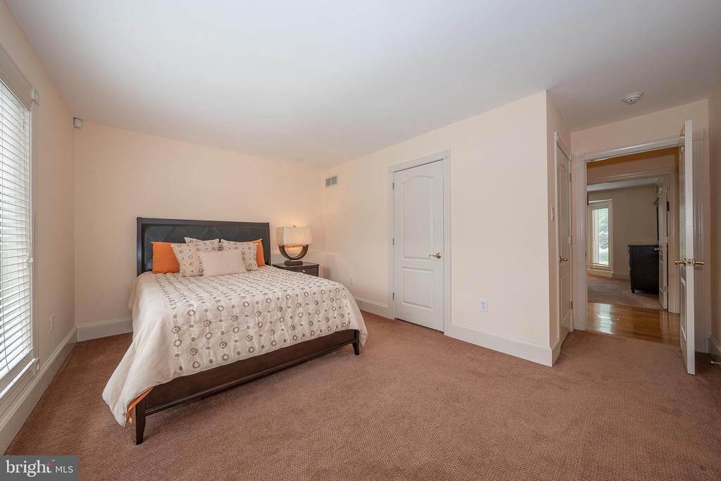 1041 HERKNESS DRIVE