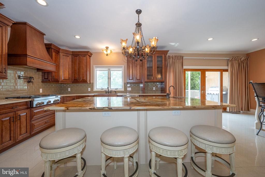 1041 HERKNESS DRIVE