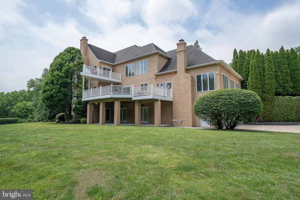 1041 HERKNESS DRIVE