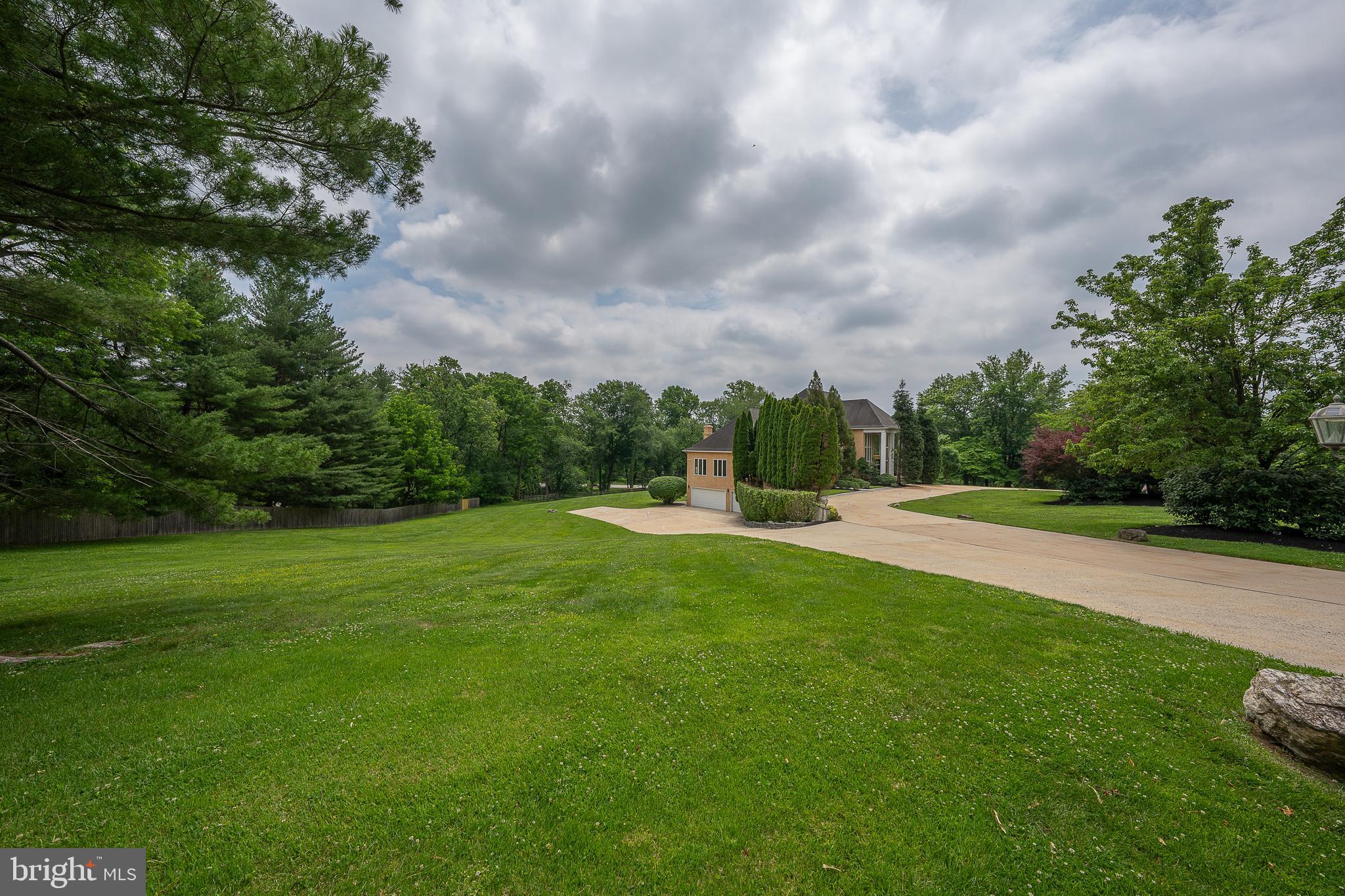 1041 HERKNESS DRIVE