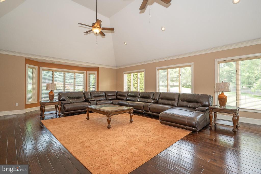 1041 HERKNESS DRIVE