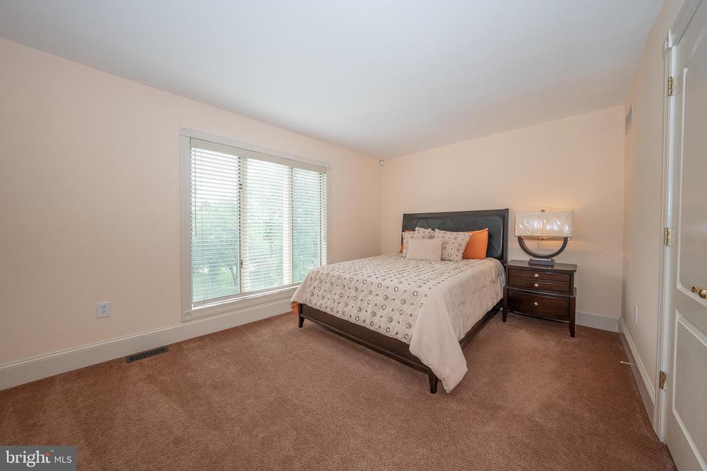 1041 HERKNESS DRIVE