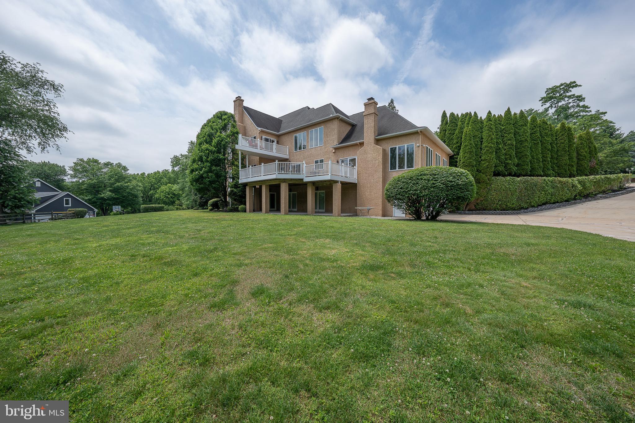 1041 HERKNESS DRIVE