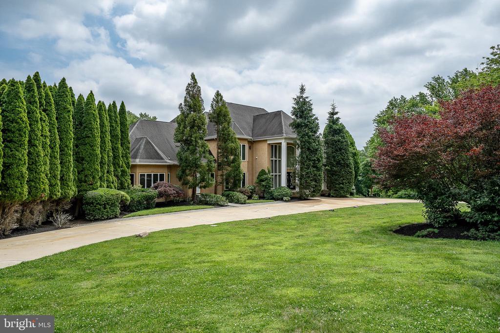 1041 HERKNESS DRIVE