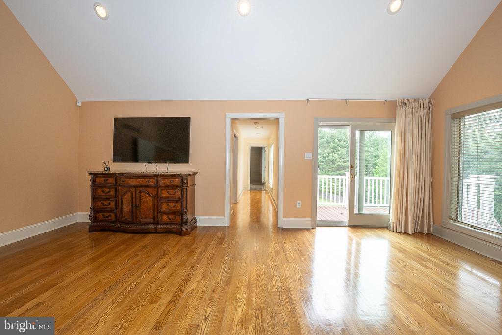 1041 HERKNESS DRIVE