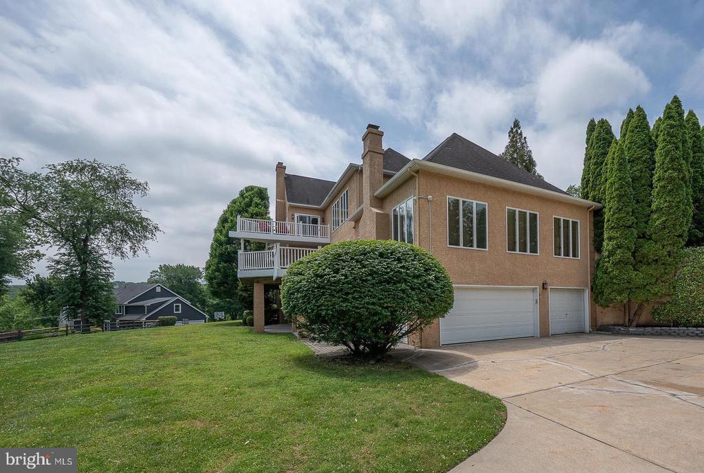 1041 HERKNESS DRIVE