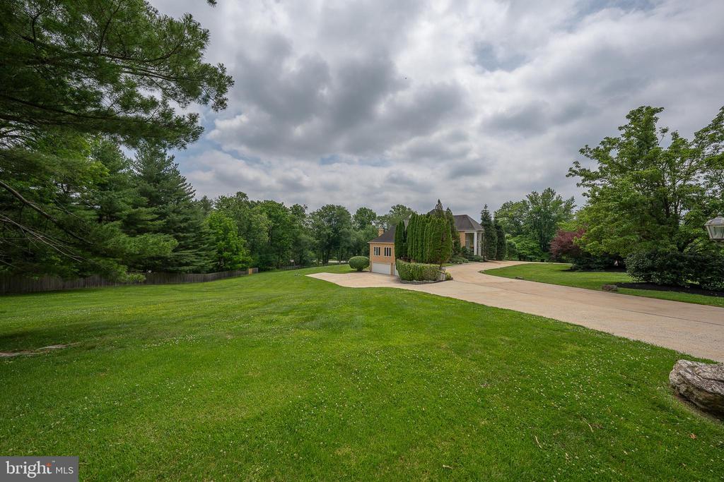 1041 HERKNESS DRIVE