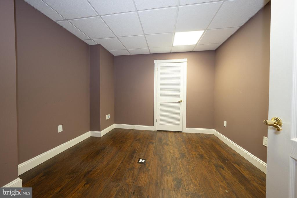 1041 HERKNESS DRIVE