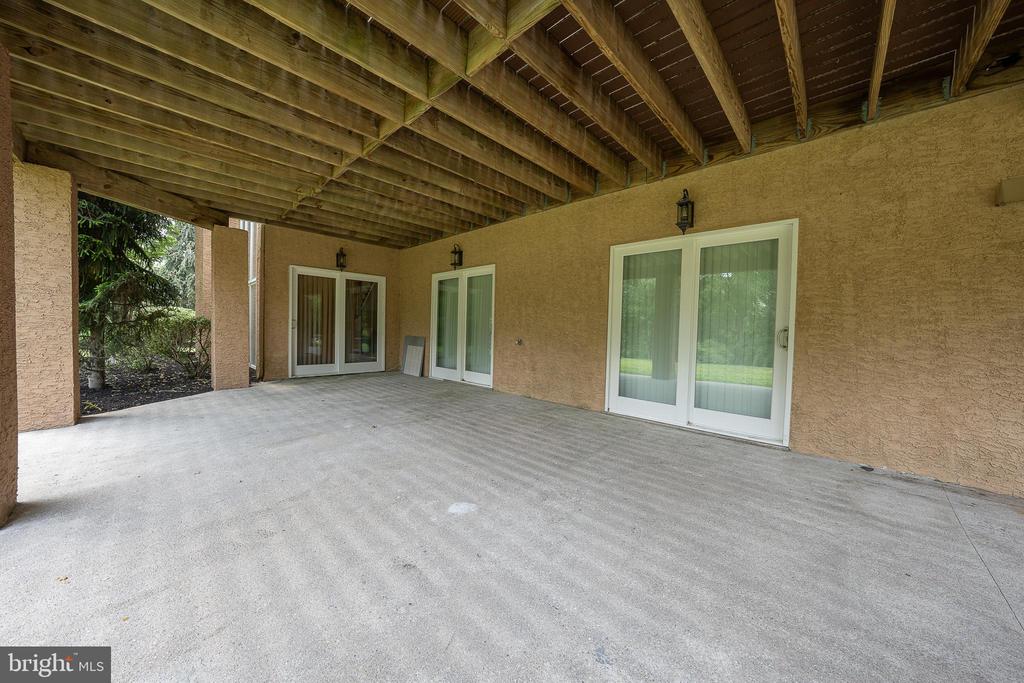 1041 HERKNESS DRIVE