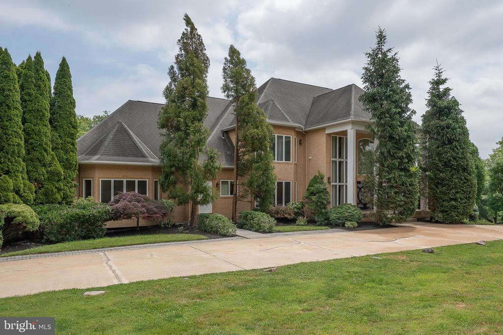 1041 HERKNESS DRIVE