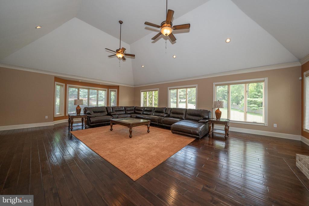 1041 HERKNESS DRIVE
