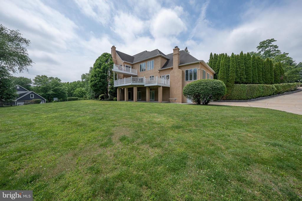 1041 HERKNESS DRIVE