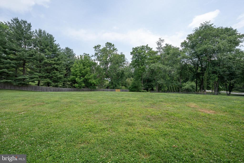 1041 HERKNESS DRIVE