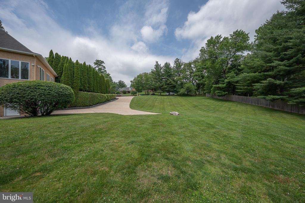 1041 HERKNESS DRIVE