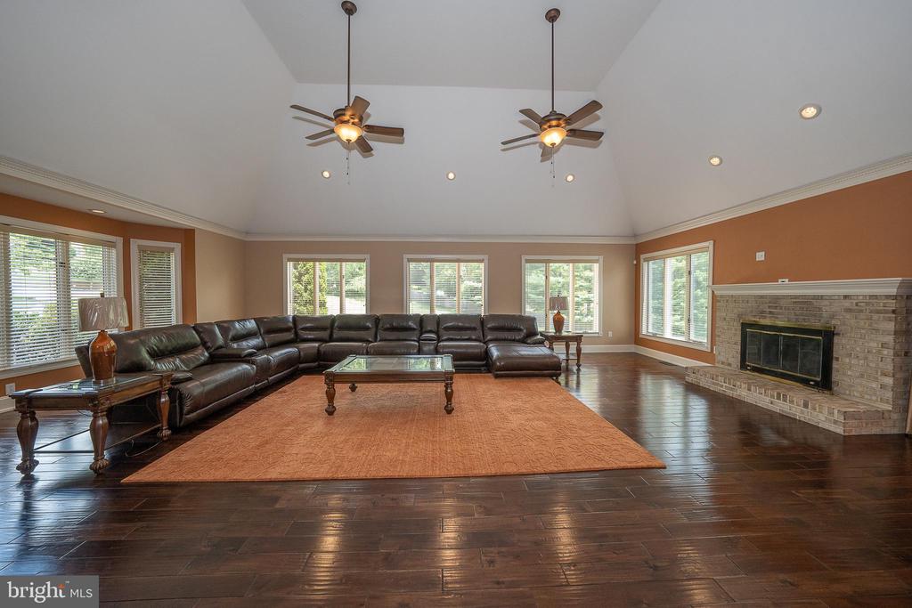 1041 HERKNESS DRIVE