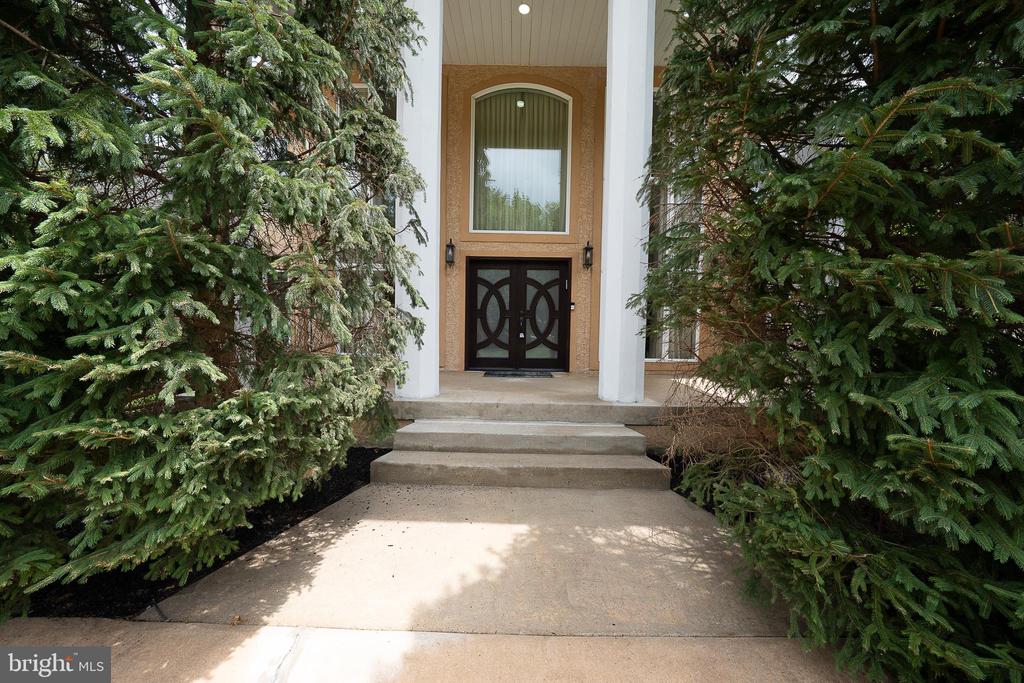 1041 HERKNESS DRIVE