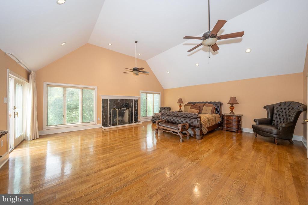1041 HERKNESS DRIVE