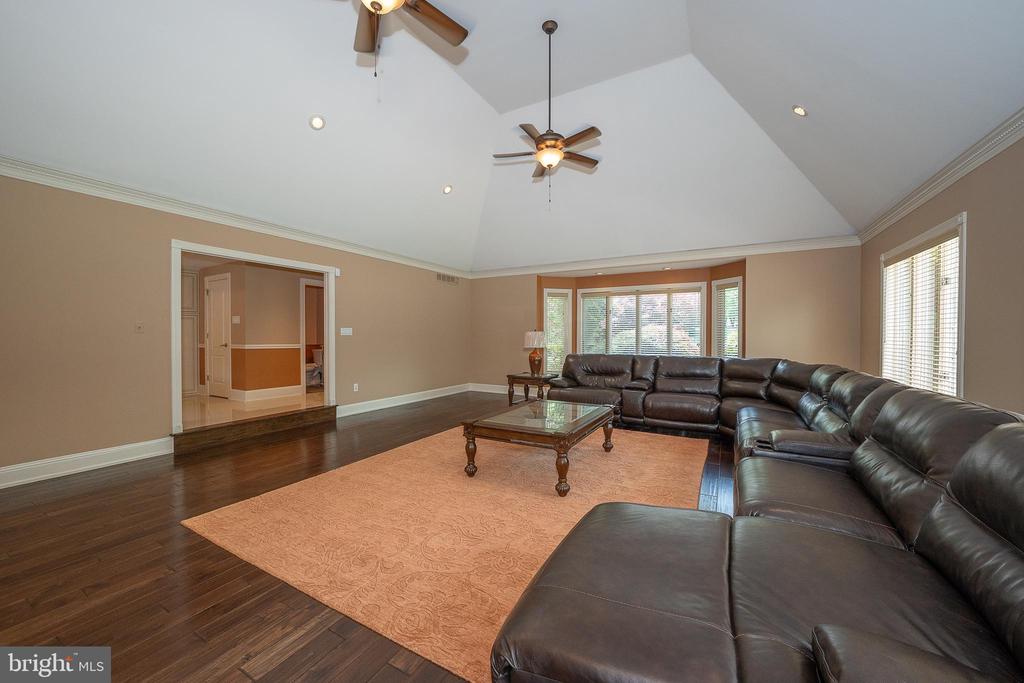 1041 HERKNESS DRIVE