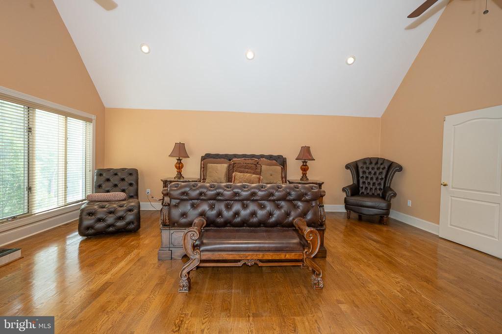1041 HERKNESS DRIVE