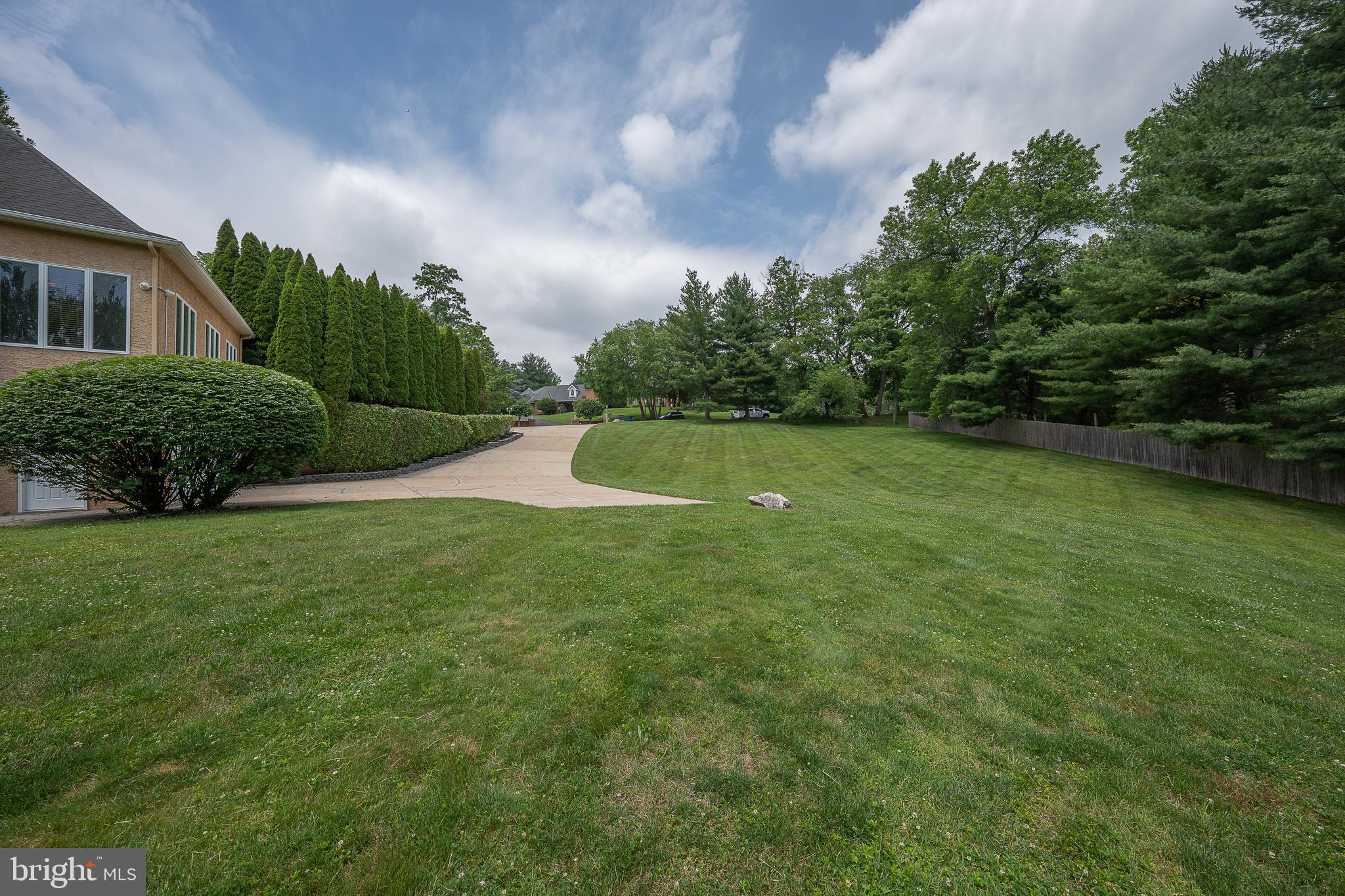 1041 HERKNESS DRIVE
