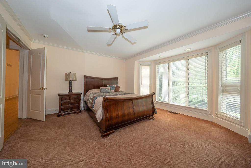 1041 HERKNESS DRIVE